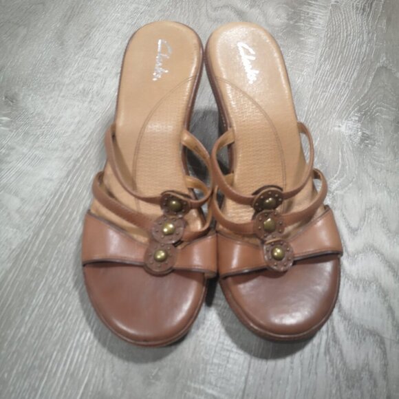 Clarks Ladies Size 7.5 Tan Leather Upper Heeled Slip On Sandals - Picture 3 of 9